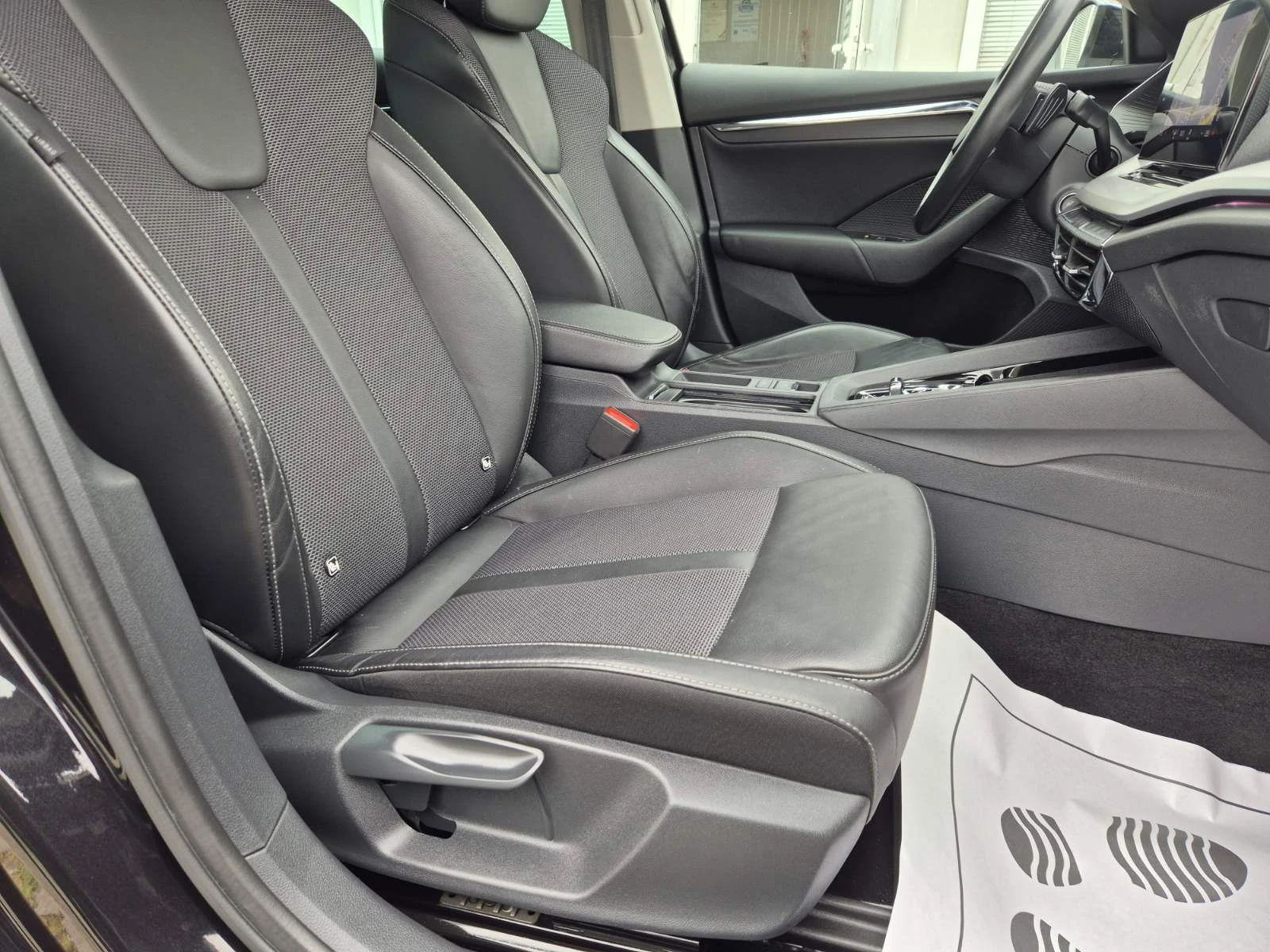 Skoda Octavia 1.5-E TEC-150кс-DSG-104000км-СУПЕР СЪСТОЯНИЕ, снимка 13 - Автомобили и джипове - 54220262