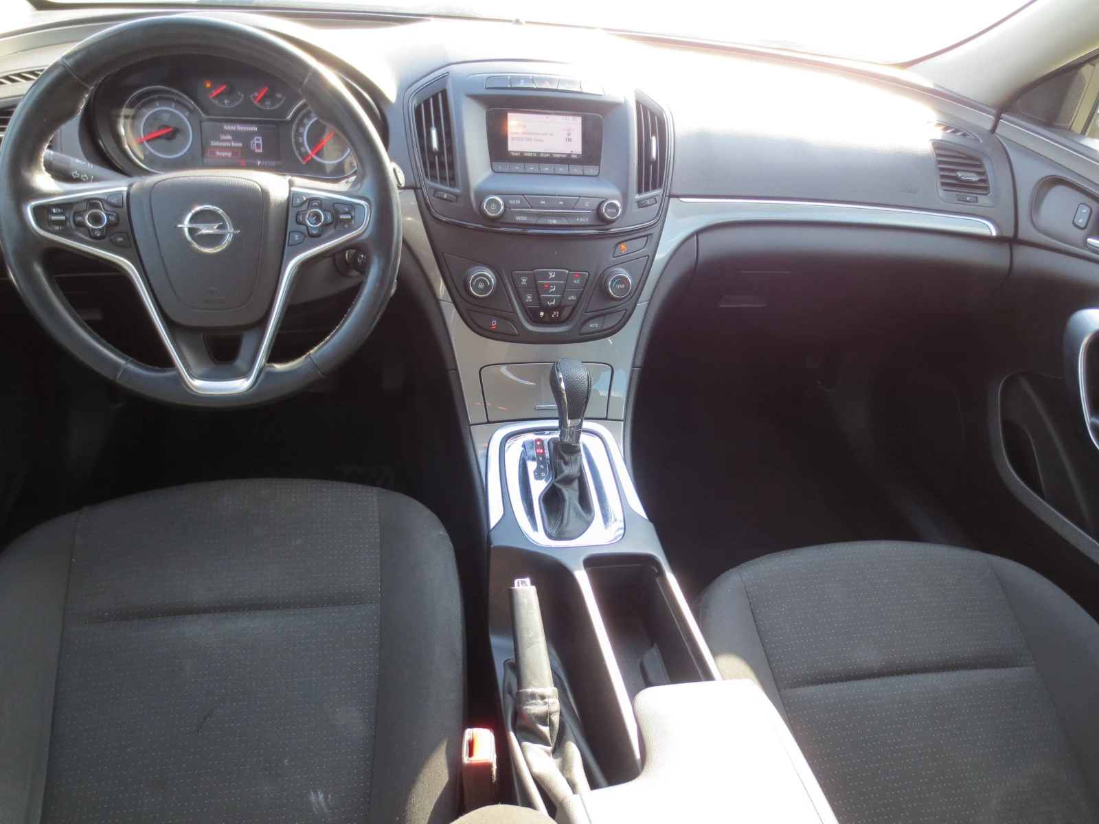 Opel Insignia 1.6 CDTI, снимка 12 - Автомобили и джипове - 54374355