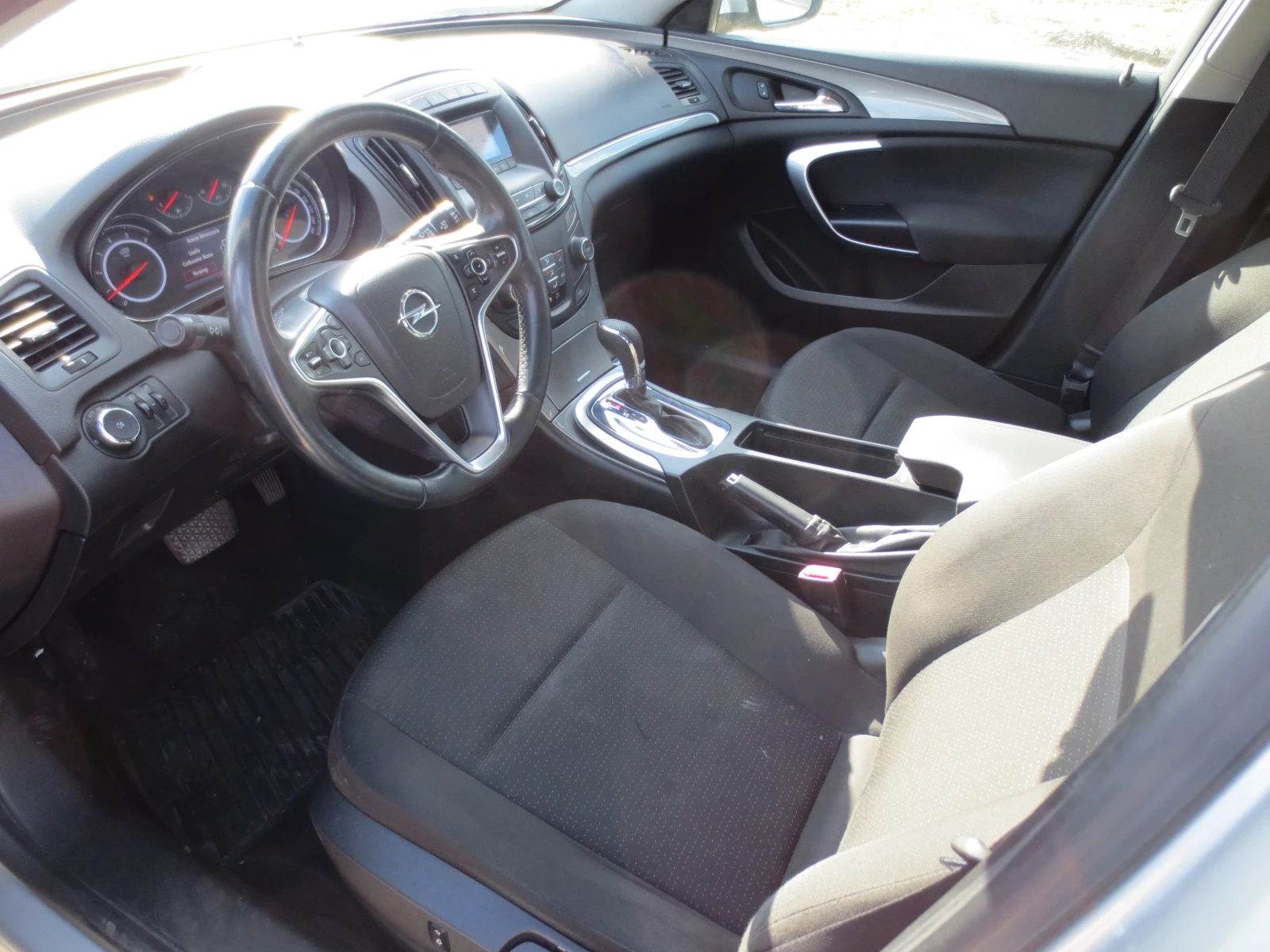 Opel Insignia 1.6 CDTI, снимка 9 - Автомобили и джипове - 54374355