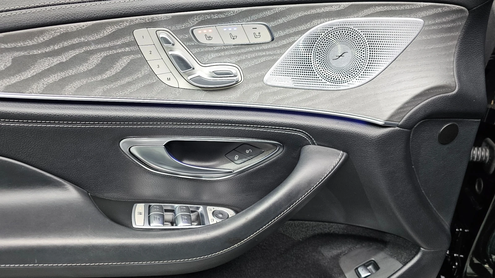 Mercedes-Benz CLS 450 4MATIC AMG Line, снимка 15 - Автомобили и джипове - 55542316