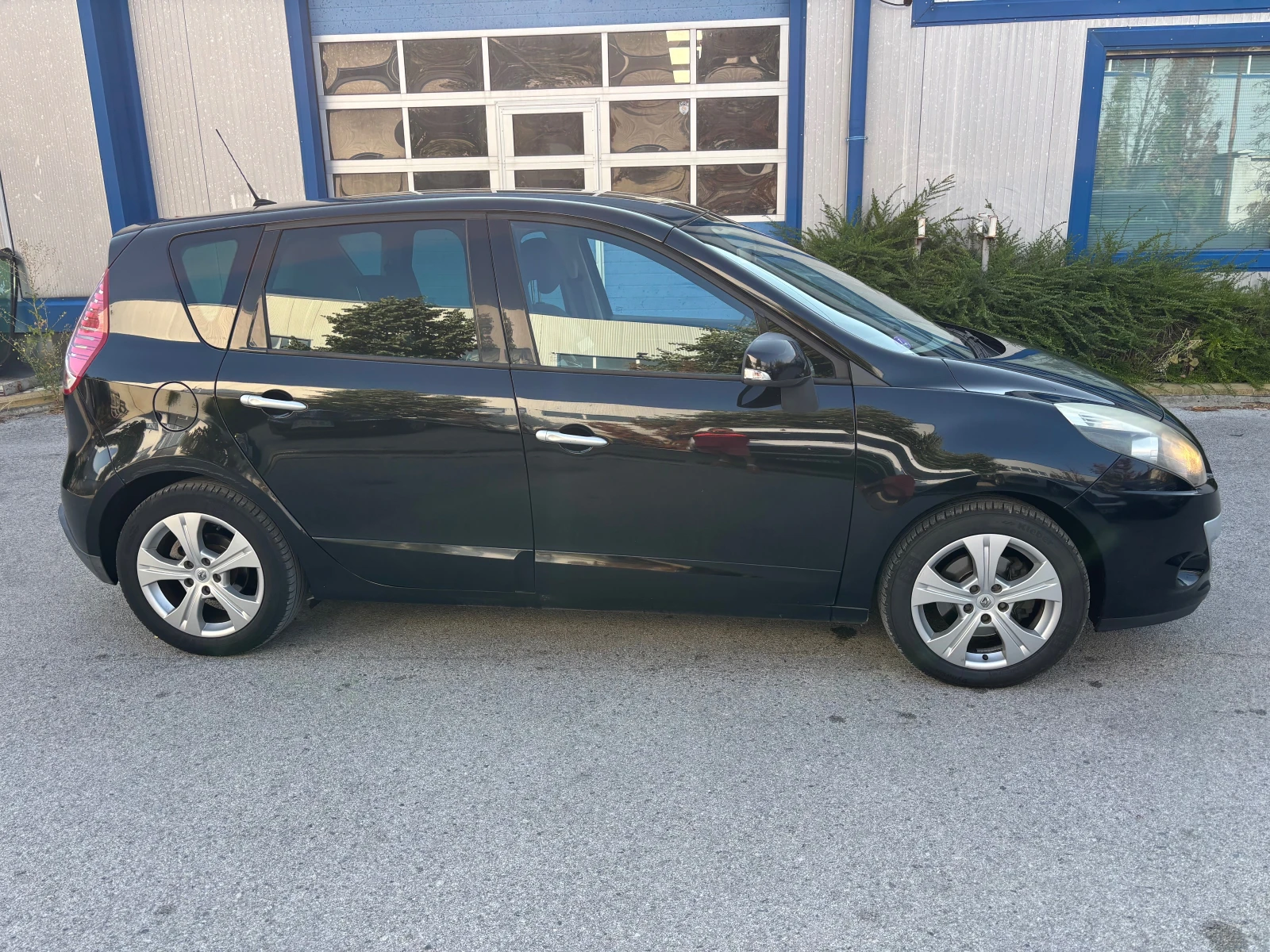 Renault Scenic 1.4-130кс, снимка 3 - Автомобили и джипове - 55670434