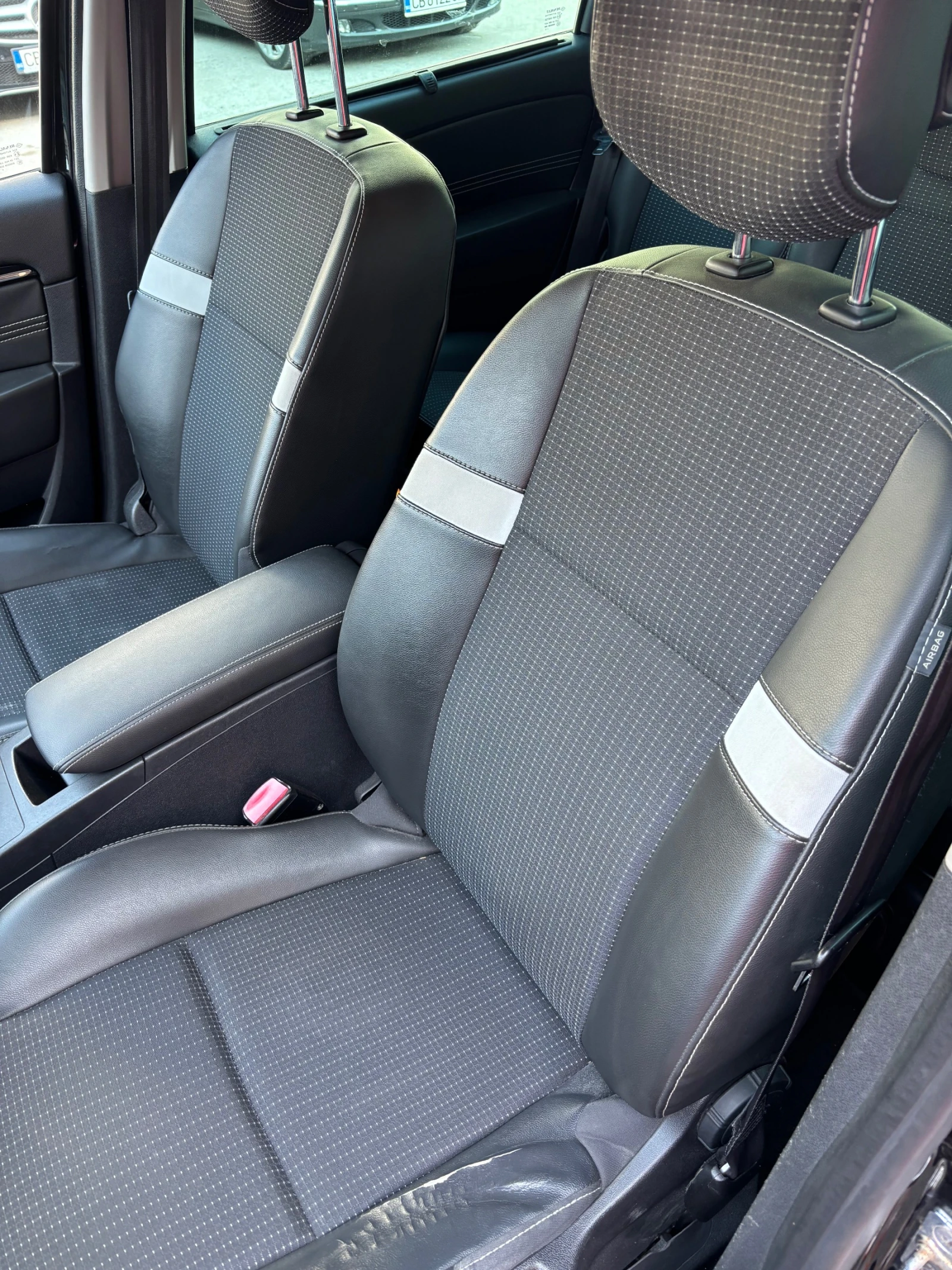 Renault Scenic 1.4-130кс, снимка 11 - Автомобили и джипове - 55670434