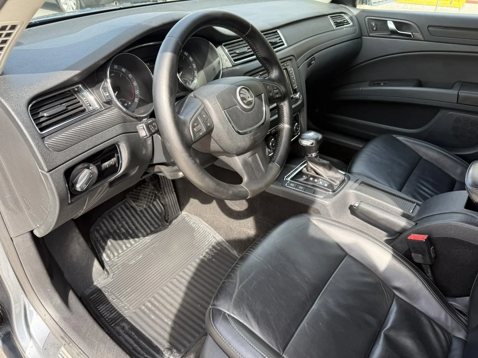 Skoda Superb, снимка 8 - Автомобили и джипове - 56196196