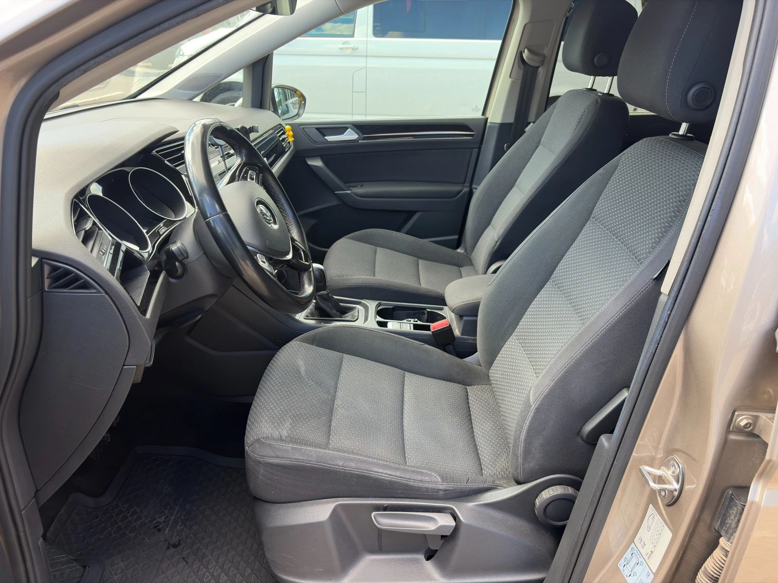 VW Touran, снимка 9 - Автомобили и джипове - 56226811