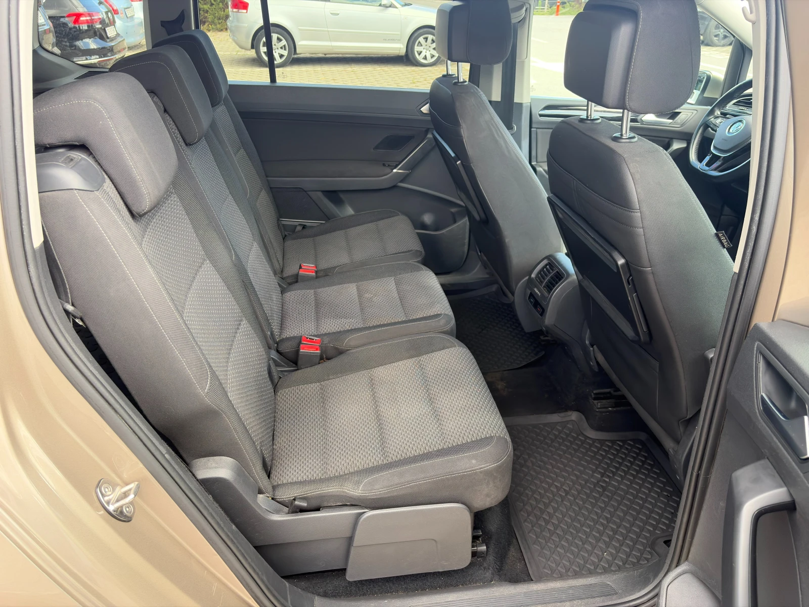 VW Touran, снимка 12 - Автомобили и джипове - 56226811