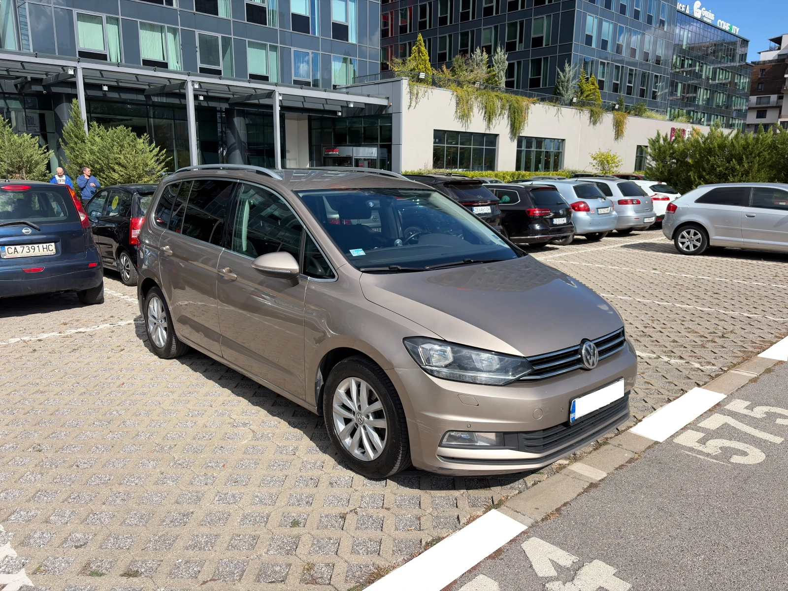 VW Touran, снимка 3 - Автомобили и джипове - 56226811