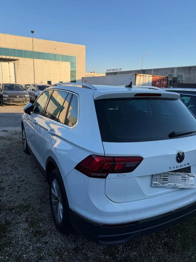 VW Tiguan ОЧАКВАН ВНОС!DSG-2022г2.0TDi-150кс-FACE!, снимка 4 - Автомобили и джипове - 53140980