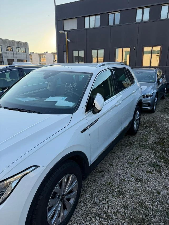 VW Tiguan ОЧАКВАН ВНОС!DSG-2022г2.0TDi-150кс-FACE!, снимка 2 - Автомобили и джипове - 53140980