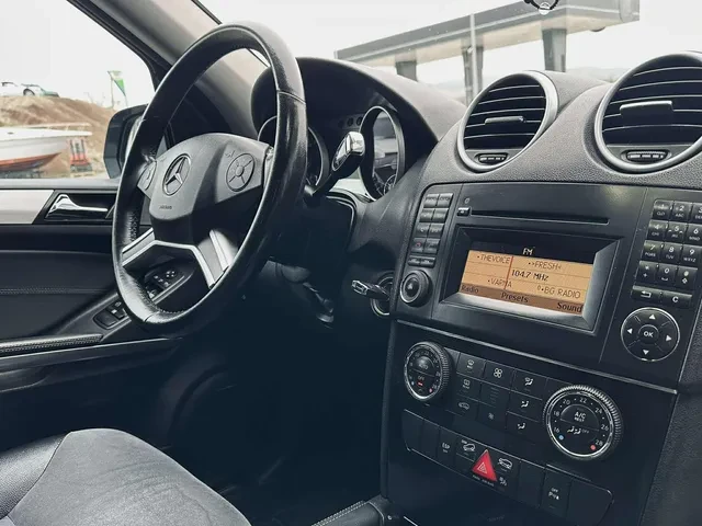 Mercedes-Benz ML 300 CDI 4matic, СМЕНЕНИ ВЕРИГИ, снимка 6 - Автомобили и джипове - 55042435