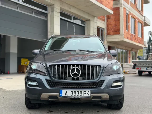 Mercedes-Benz ML 300 CDI 4matic, СМЕНЕНИ ВЕРИГИ, снимка 2 - Автомобили и джипове - 55042435