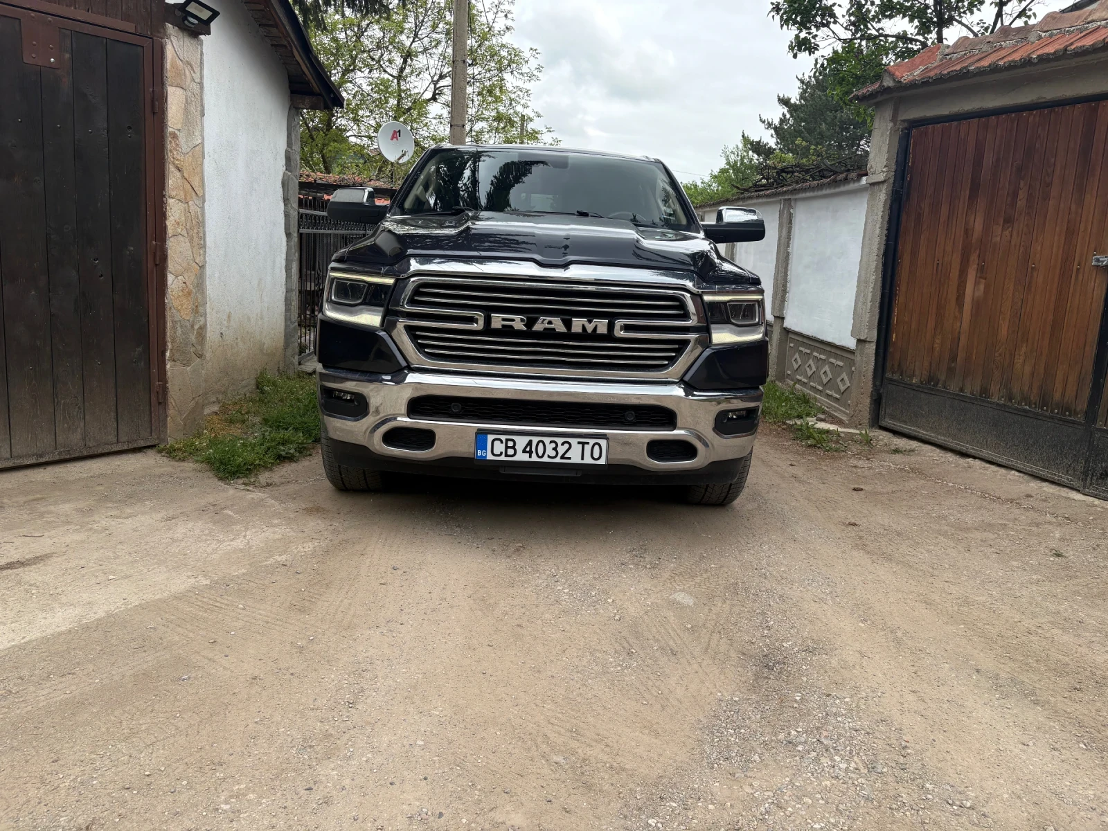 Dodge RAM 1500 5.7 HEMI LARAMIE