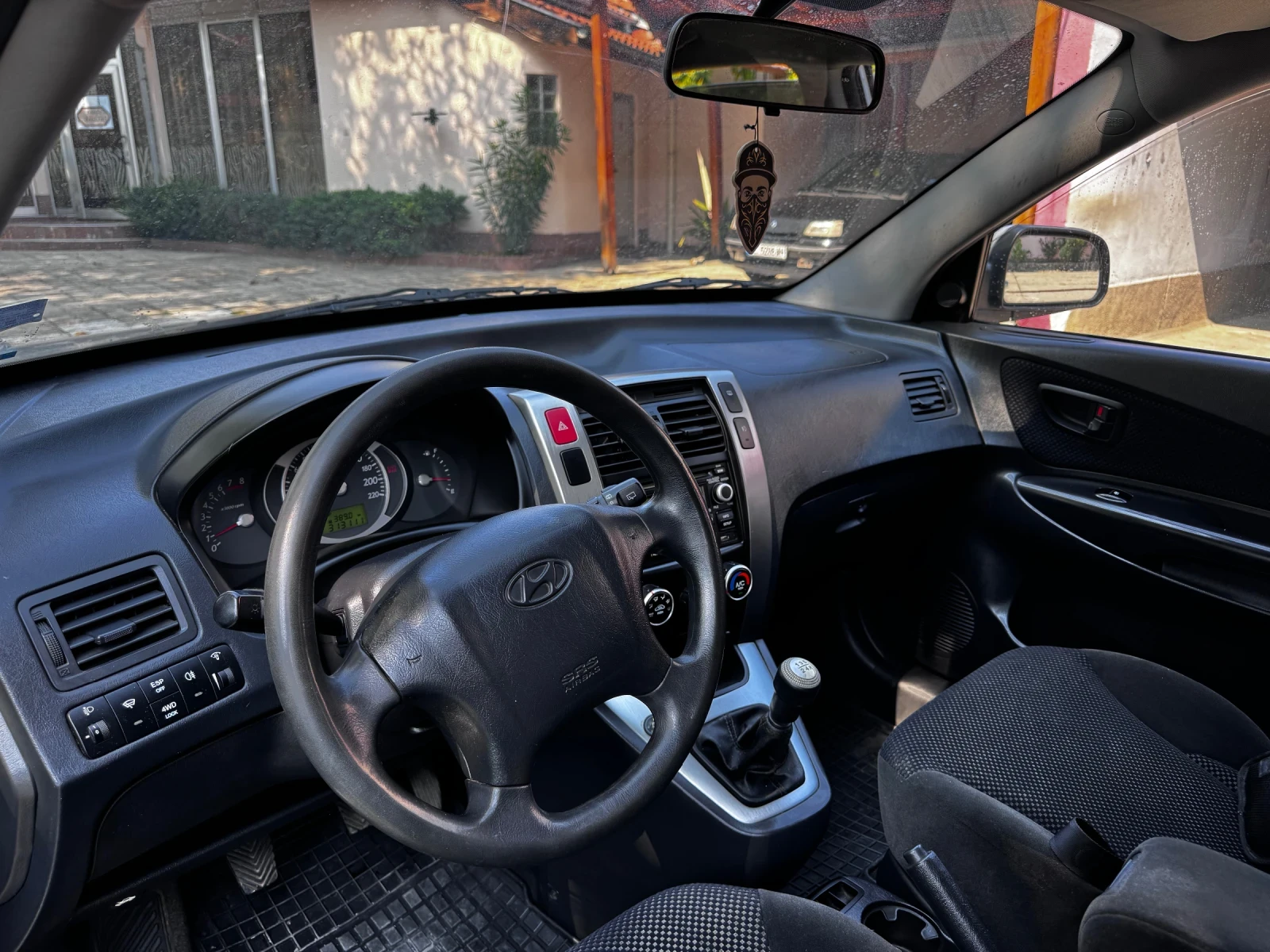 Hyundai Tucson * TOP* ОРИГИНАЛНА ГАЗ - НОВИ ГУМИ, снимка 10 - Автомобили и джипове - 55776623