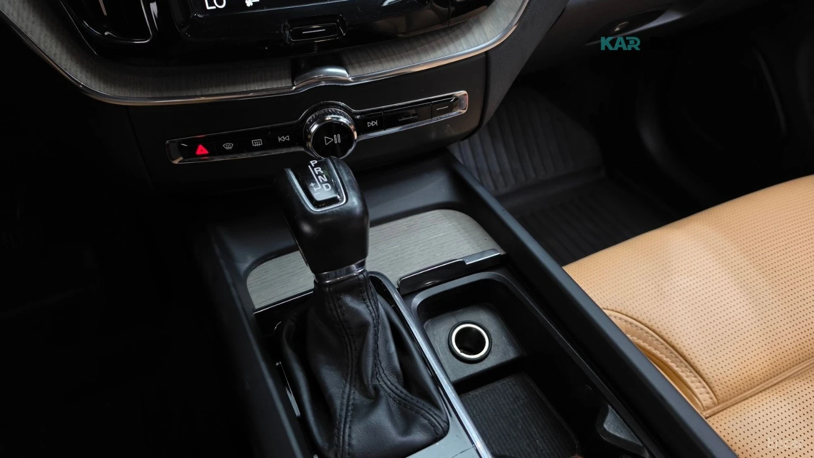 Volvo XC60 D5 AWD* PANORAMA* 360 CAMERA* HEAD UP* , снимка 8 - Автомобили и джипове - 56702520
