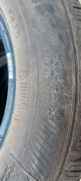 Гуми Зимни 215/65R16, снимка 13