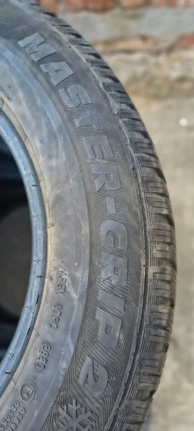 Гуми Зимни 215/65R16, снимка 10