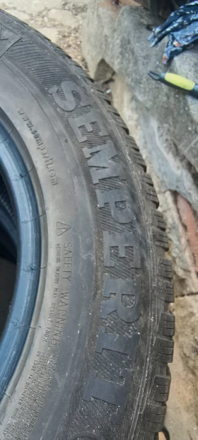 Гуми Зимни 215/65R16, снимка 4