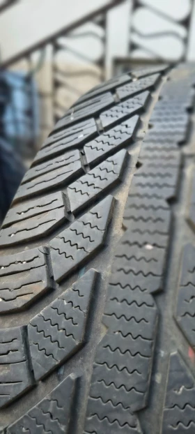 Гуми Зимни 215/65R16, снимка 8