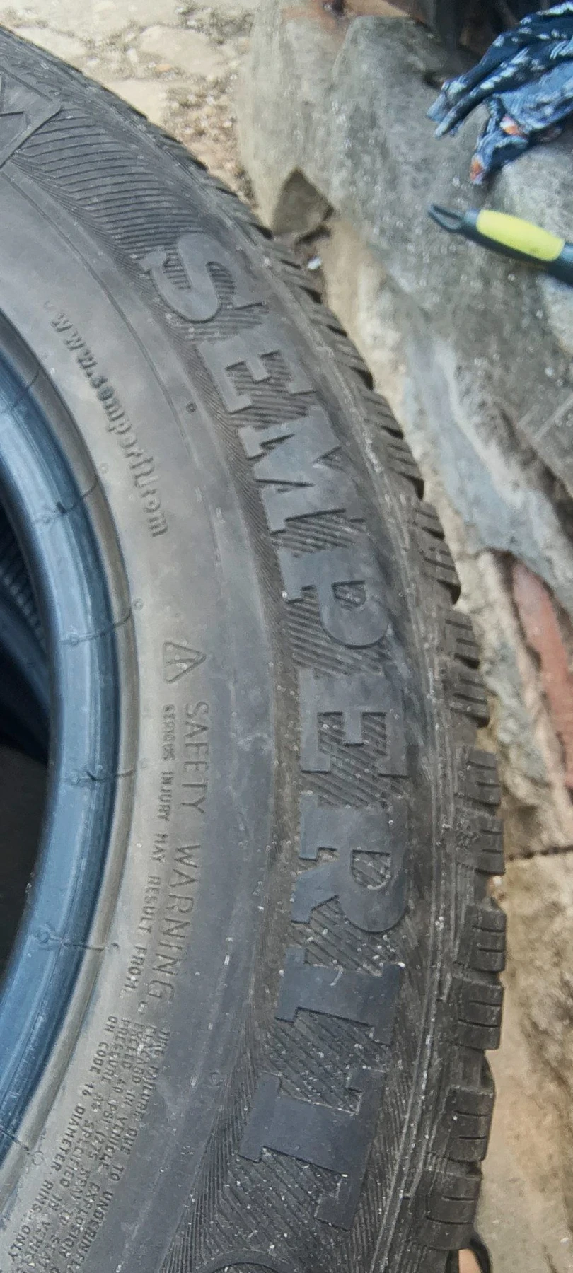 Гуми Зимни 215/65R16, снимка 4 - Гуми и джанти - 55806853