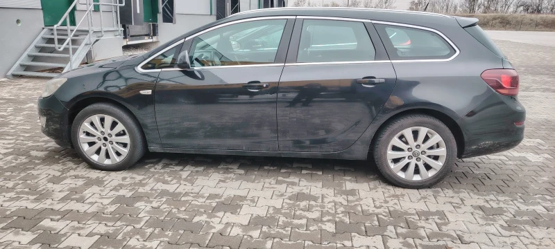 Opel Astra 2012 1.7Cdti Sports Tourer, снимка 2 - Автомобили и джипове - 49162669