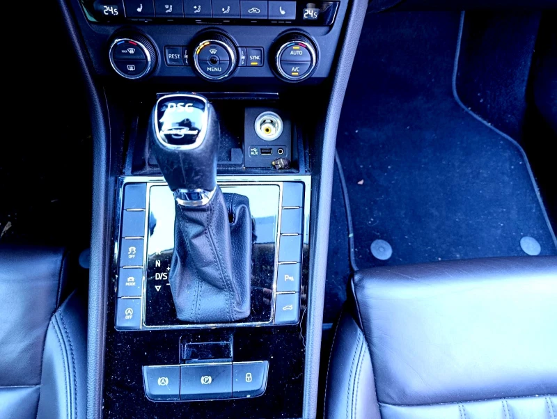 Skoda Superb 2.0 TDI DSG L&K 4x4, снимка 15 - Автомобили и джипове - 52989953