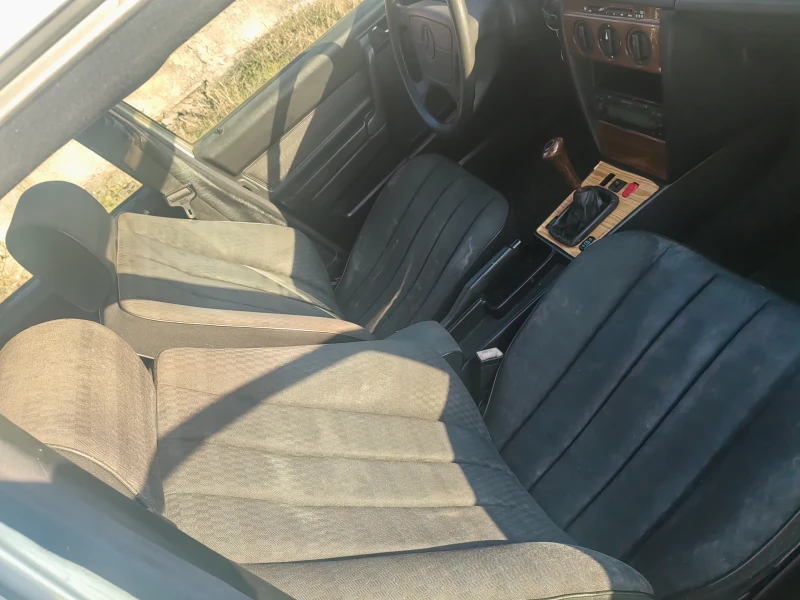 Mercedes-Benz 190 2.0Е ОТЛИЧНО СЪСТОЯНИЕ , снимка 11 - Автомобили и джипове - 53168350