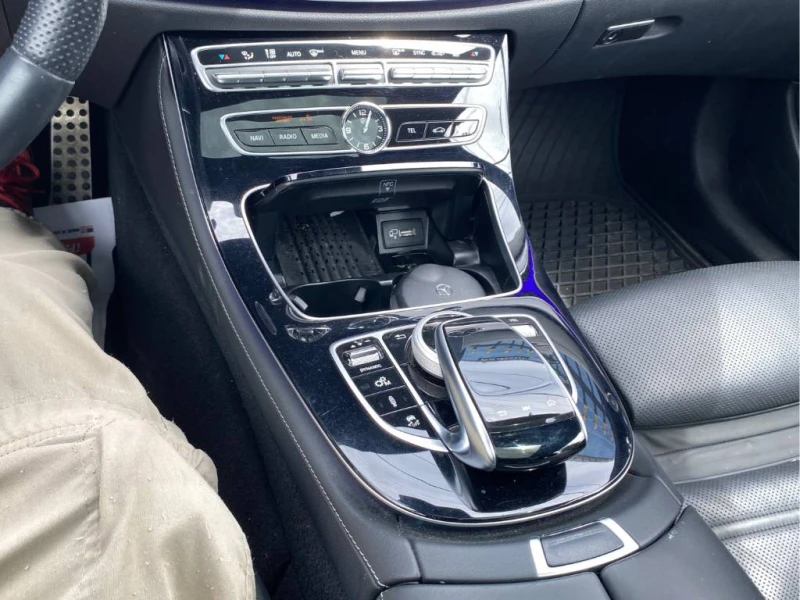 Mercedes-Benz E 53 AMG 4MATIC+ * CARFAX* ОПЦИЯ ЗА ФИНАНСИРАНЕ* , снимка 10 - Автомобили и джипове - 53176554