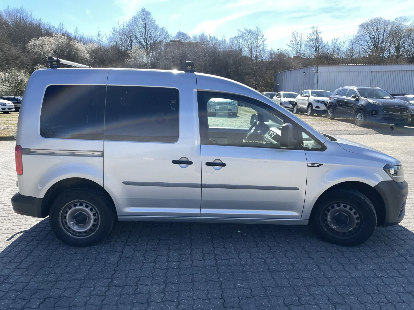 VW Caddy 2.0 TDI / DSG6 / N1 / VAT - изображение 4