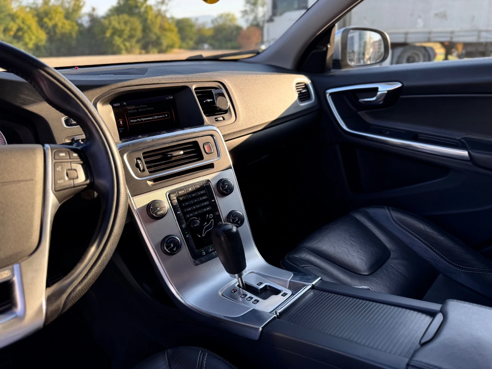 Volvo V60 2.4 D5 - изображение 3