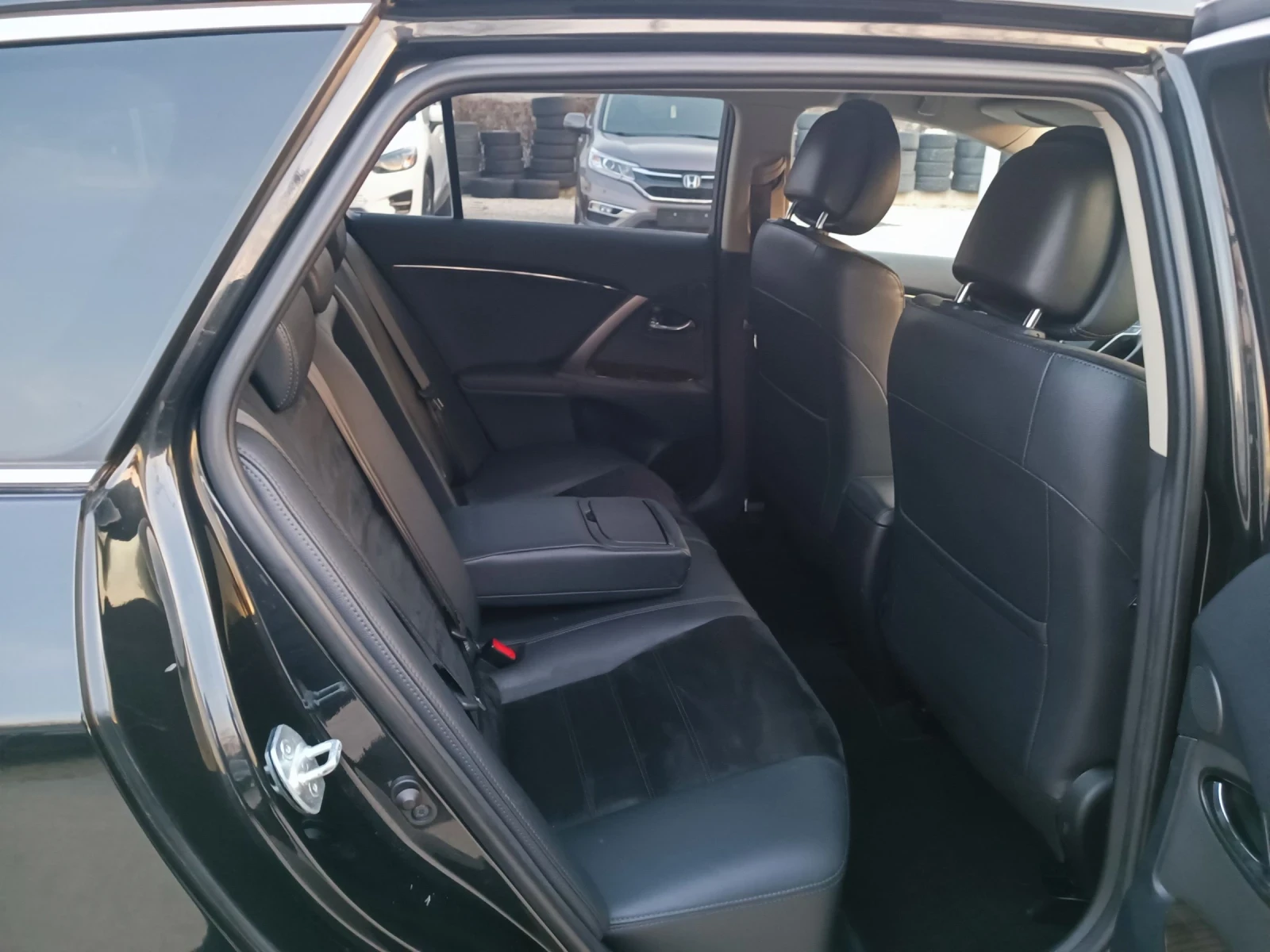 Toyota Avensis 2.0i-152кс-ШВЕЙЦАРИЯ-РЪЧКА-6ск-FACELIFT-KEYLESS, снимка 11 - Автомобили и джипове - 53759562