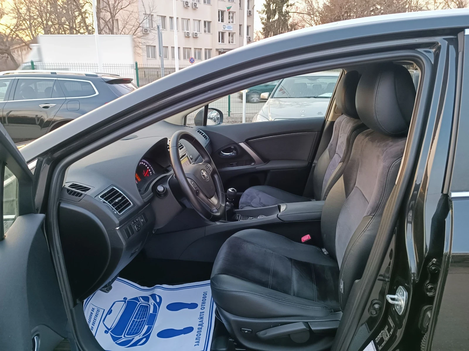 Toyota Avensis 2.0i-152кс-ШВЕЙЦАРИЯ-РЪЧКА-6ск-FACELIFT-KEYLESS, снимка 9 - Автомобили и джипове - 53759562