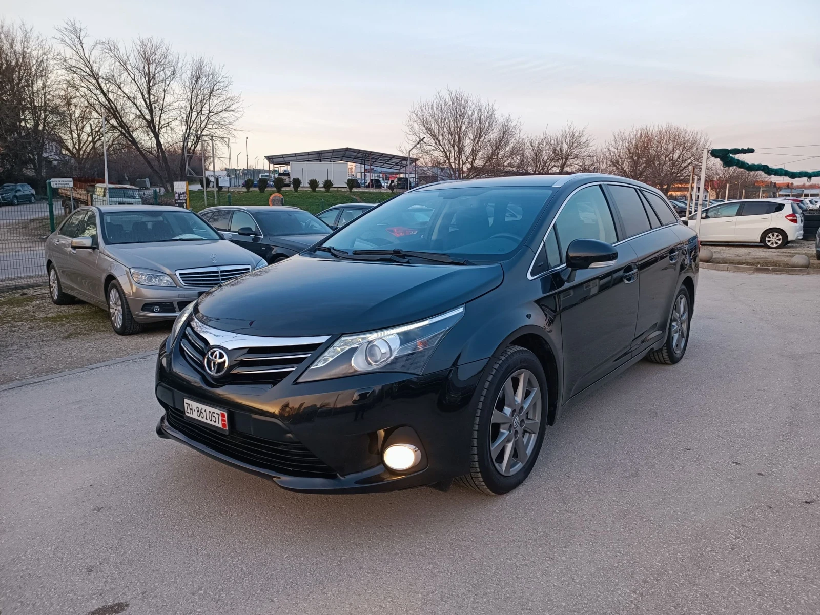 Toyota Avensis 2.0i-152кс-ШВЕЙЦАРИЯ-РЪЧКА-6ск-FACELIFT-KEYLESS, снимка 6 - Автомобили и джипове - 53759562