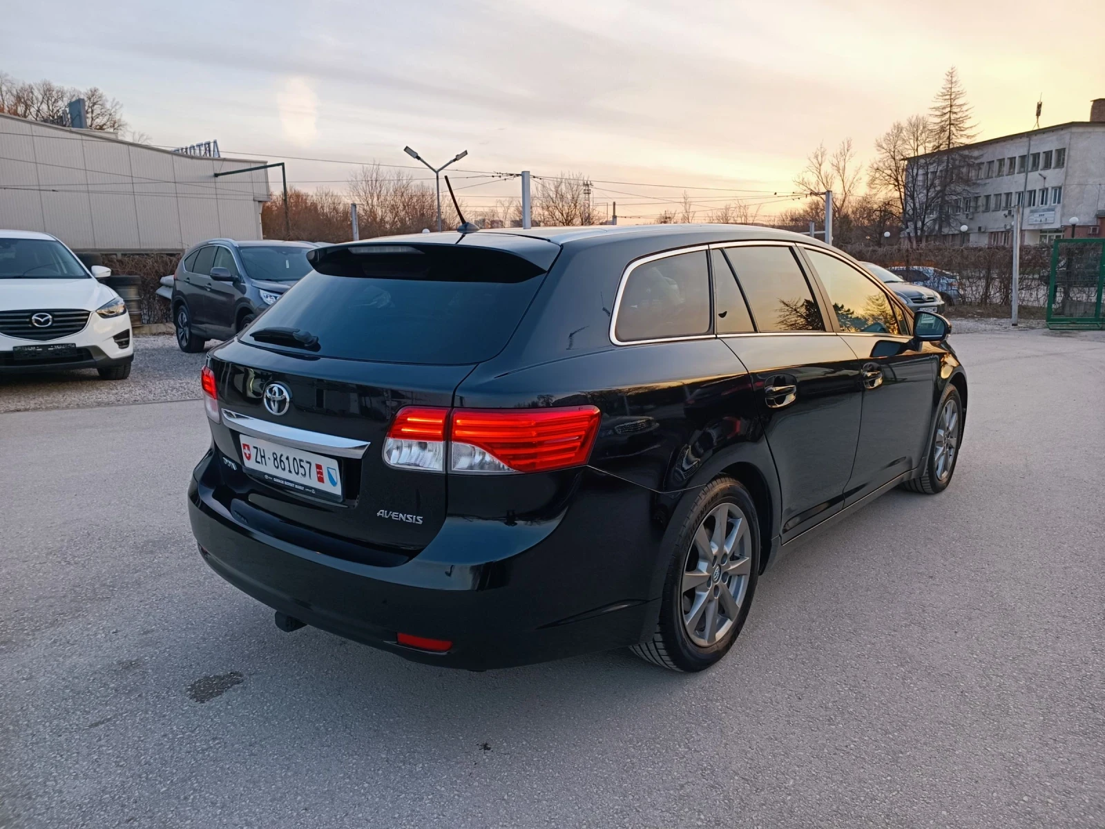 Toyota Avensis 2.0i-152кс-ШВЕЙЦАРИЯ-РЪЧКА-6ск-FACELIFT-KEYLESS, снимка 3 - Автомобили и джипове - 53759562