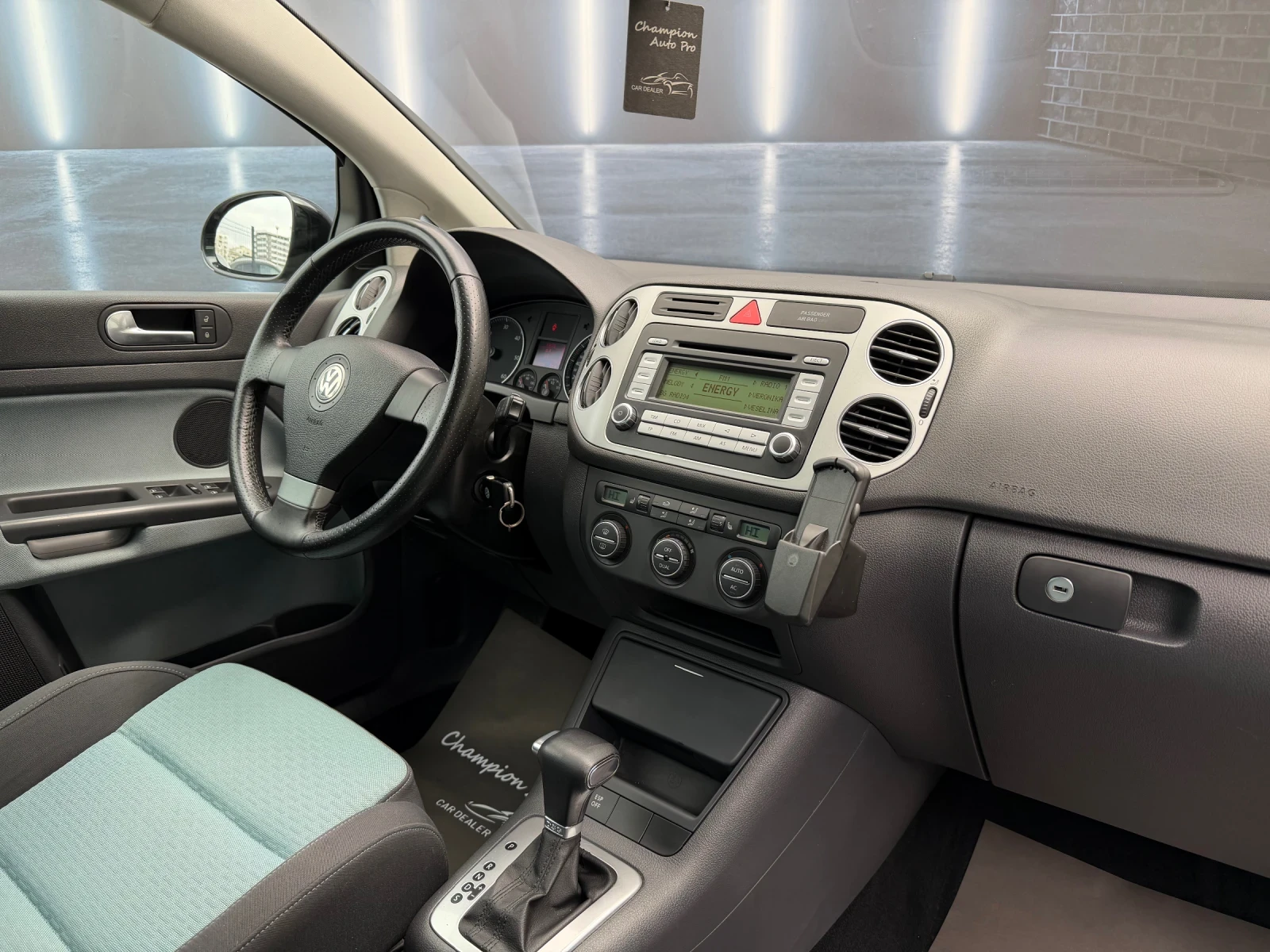 VW Golf Plus 2.0 TDI, снимка 9 - Автомобили и джипове - 53995608