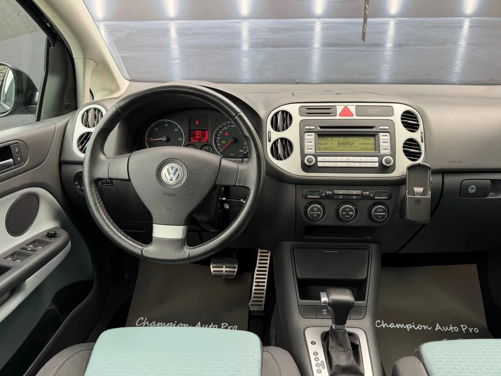 VW Golf Plus 2.0 TDI, снимка 10 - Автомобили и джипове - 53995608