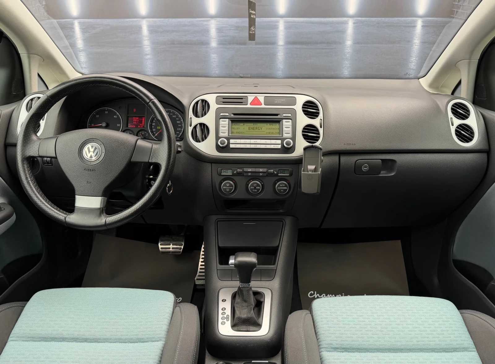 VW Golf Plus 2.0 TDI, снимка 8 - Автомобили и джипове - 53995608