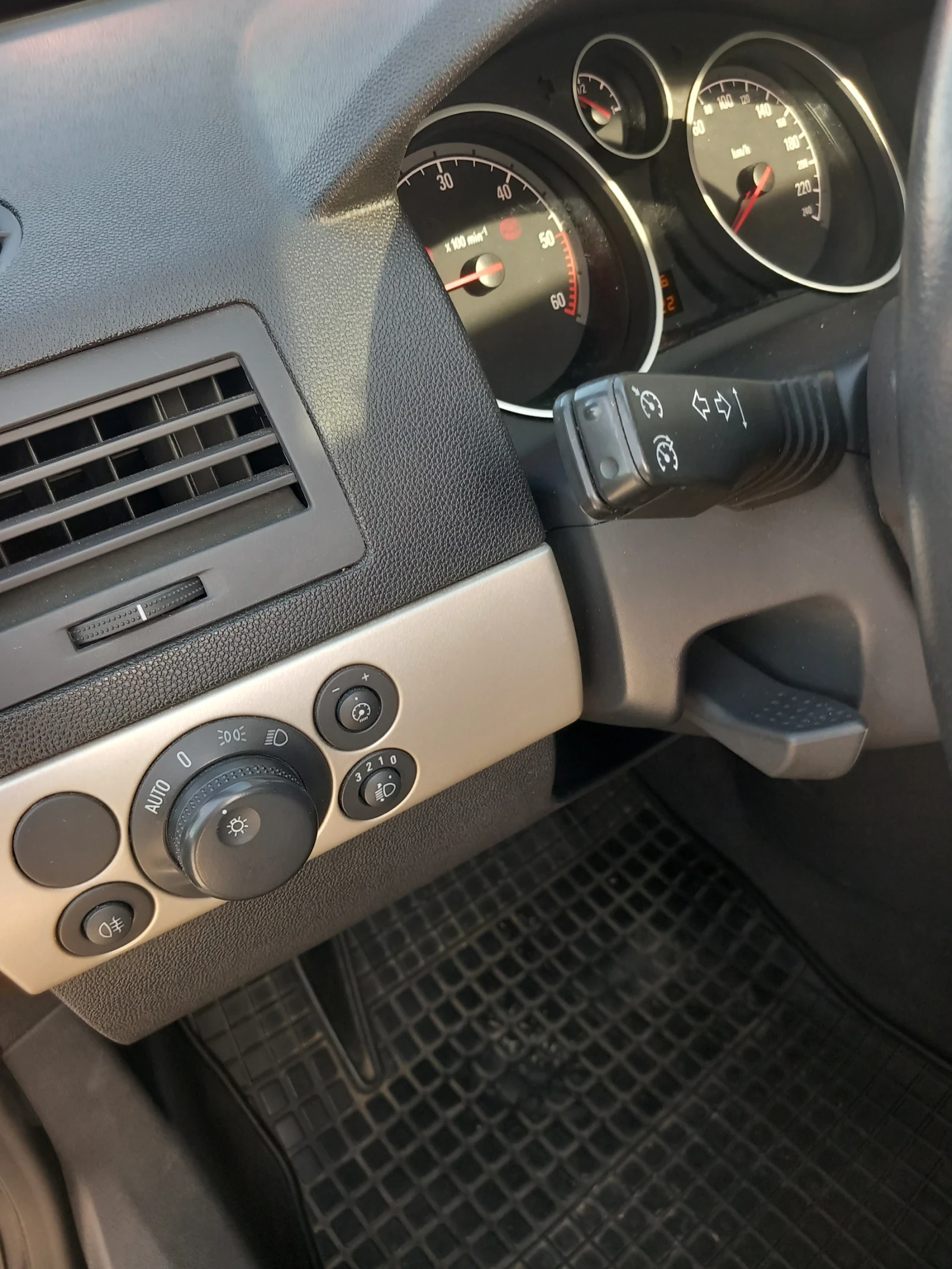 Opel Astra H 1.9 150k Панорама!, снимка 9 - Автомобили и джипове - 54049799