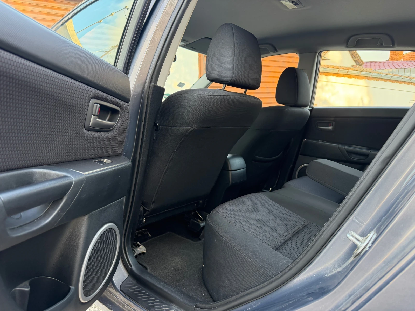 Mazda 3 1.6i, снимка 10 - Автомобили и джипове - 54220064