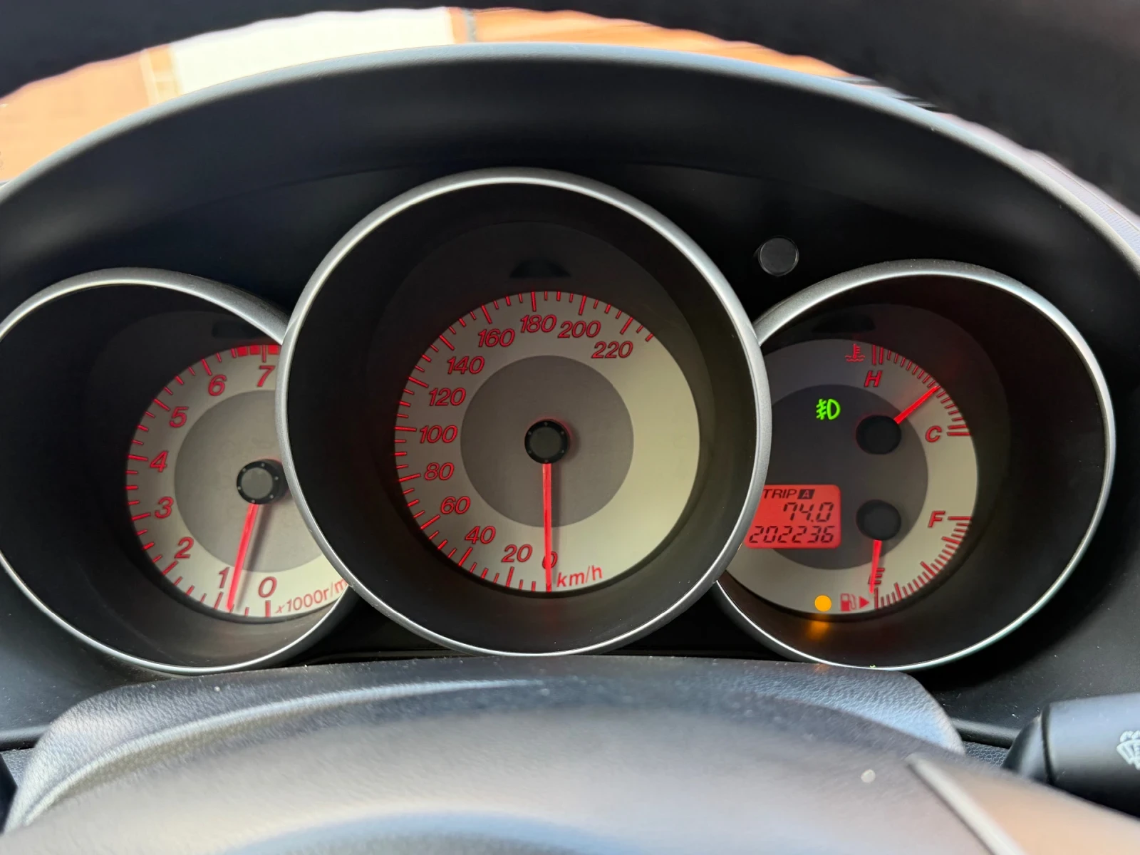 Mazda 3 1.6i, снимка 8 - Автомобили и джипове - 54220064