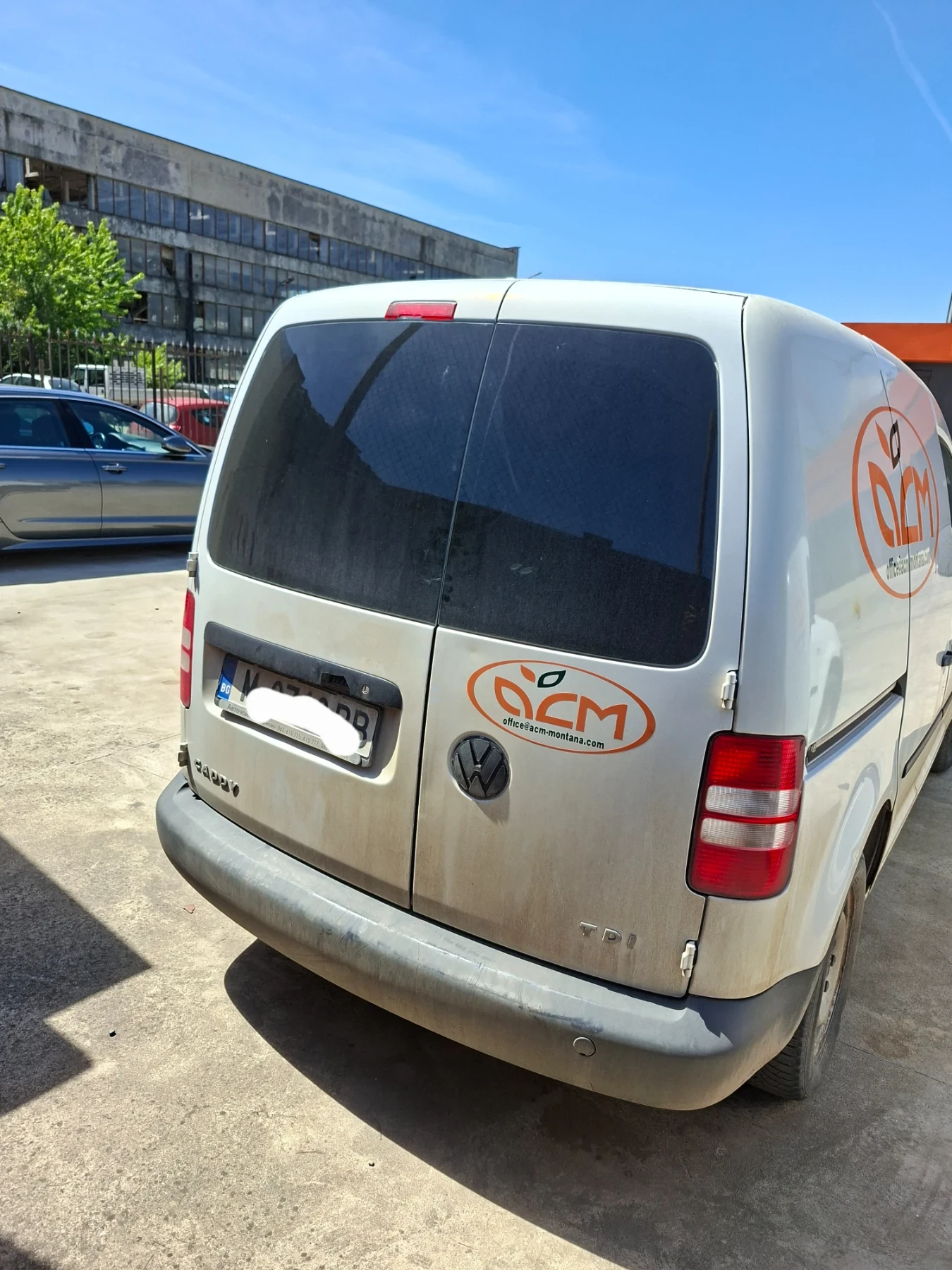 VW Caddy 1.6, снимка 2 - Автомобили и джипове - 54331739