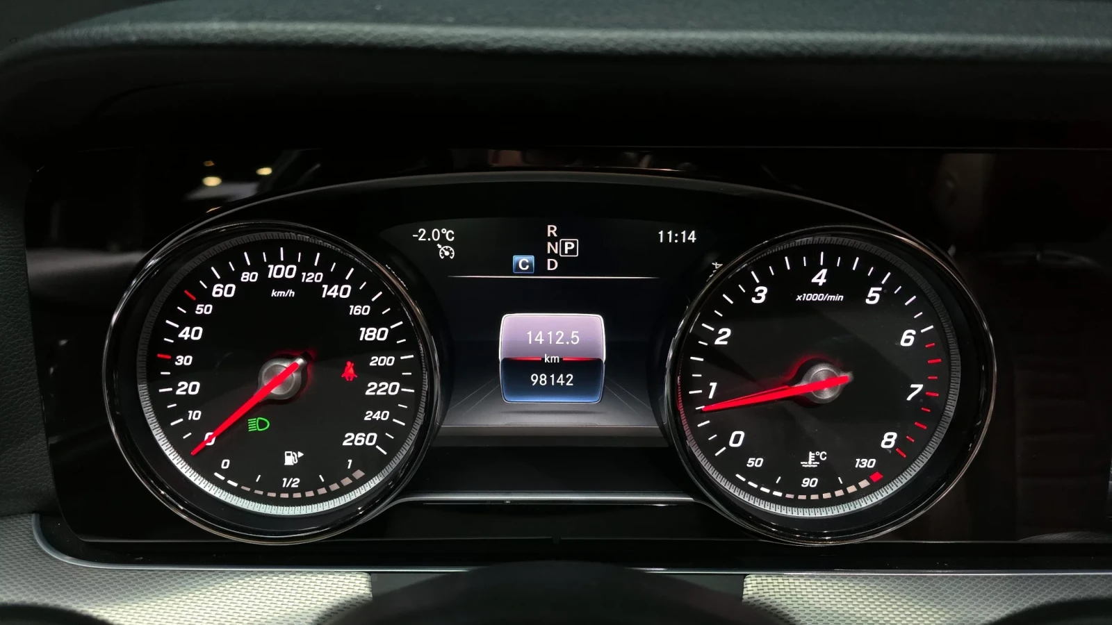 Mercedes-Benz E 300  Avantgarde Disi* Подгрев/Обдухване, снимка 11 - Автомобили и джипове - 54621321