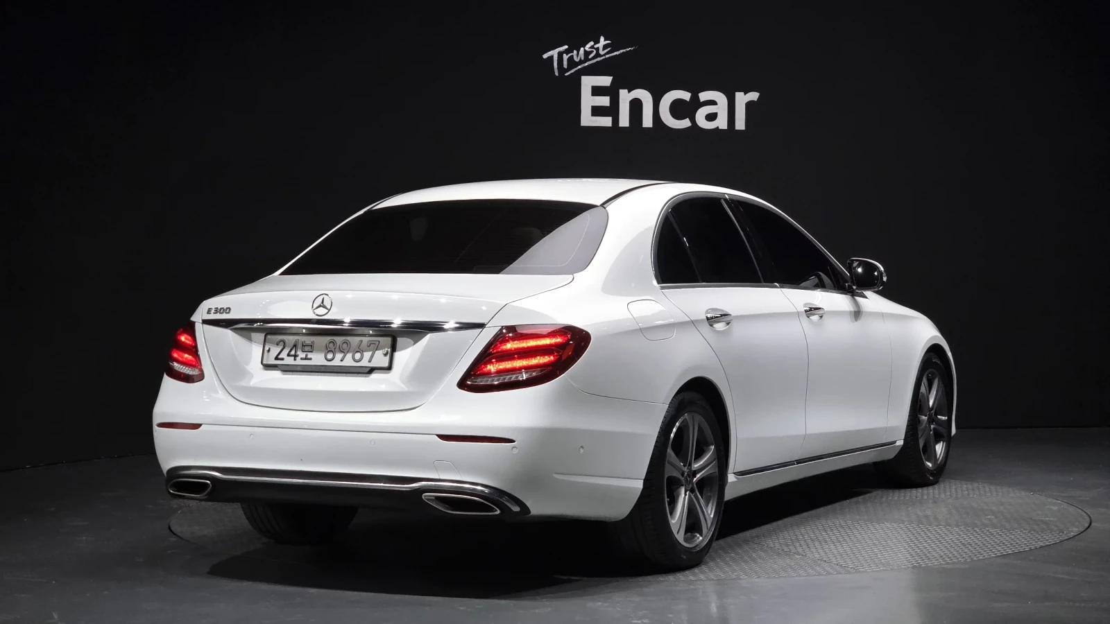 Mercedes-Benz E 300  Avantgarde Disi* Подгрев/Обдухване, снимка 2 - Автомобили и джипове - 54621321