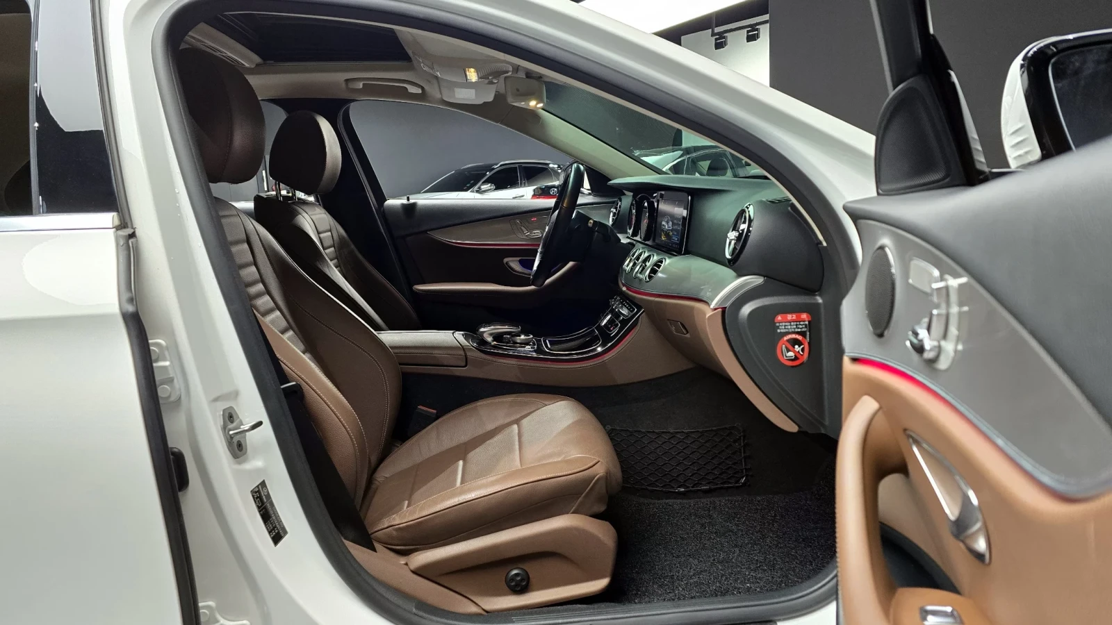 Mercedes-Benz E 300  Avantgarde Disi* Подгрев/Обдухване, снимка 10 - Автомобили и джипове - 54621321