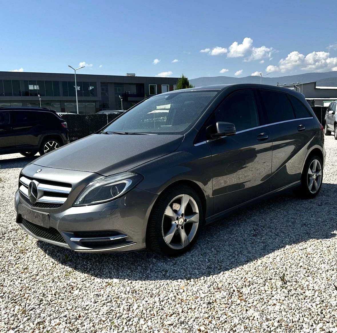 Mercedes-Benz B 180