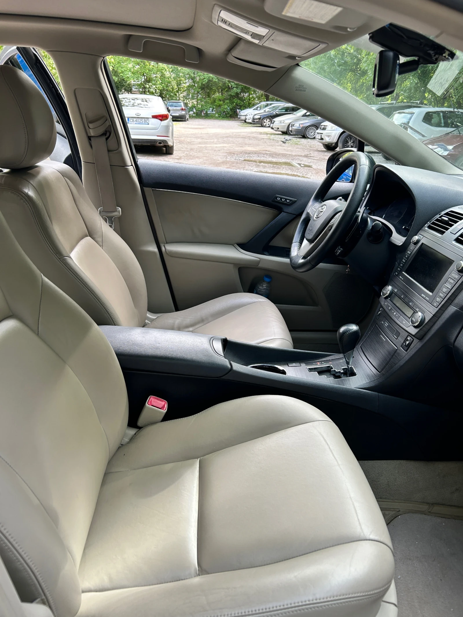 Toyota Avensis, снимка 16 - Автомобили и джипове - 54873605