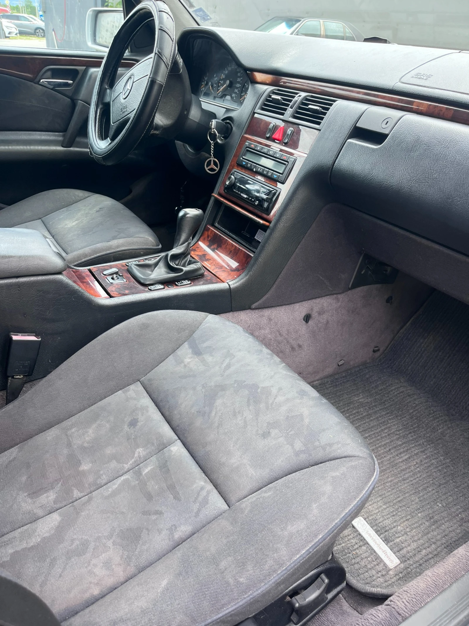Mercedes-Benz E 200 Kompressor, снимка 7 - Автомобили и джипове - 54882794