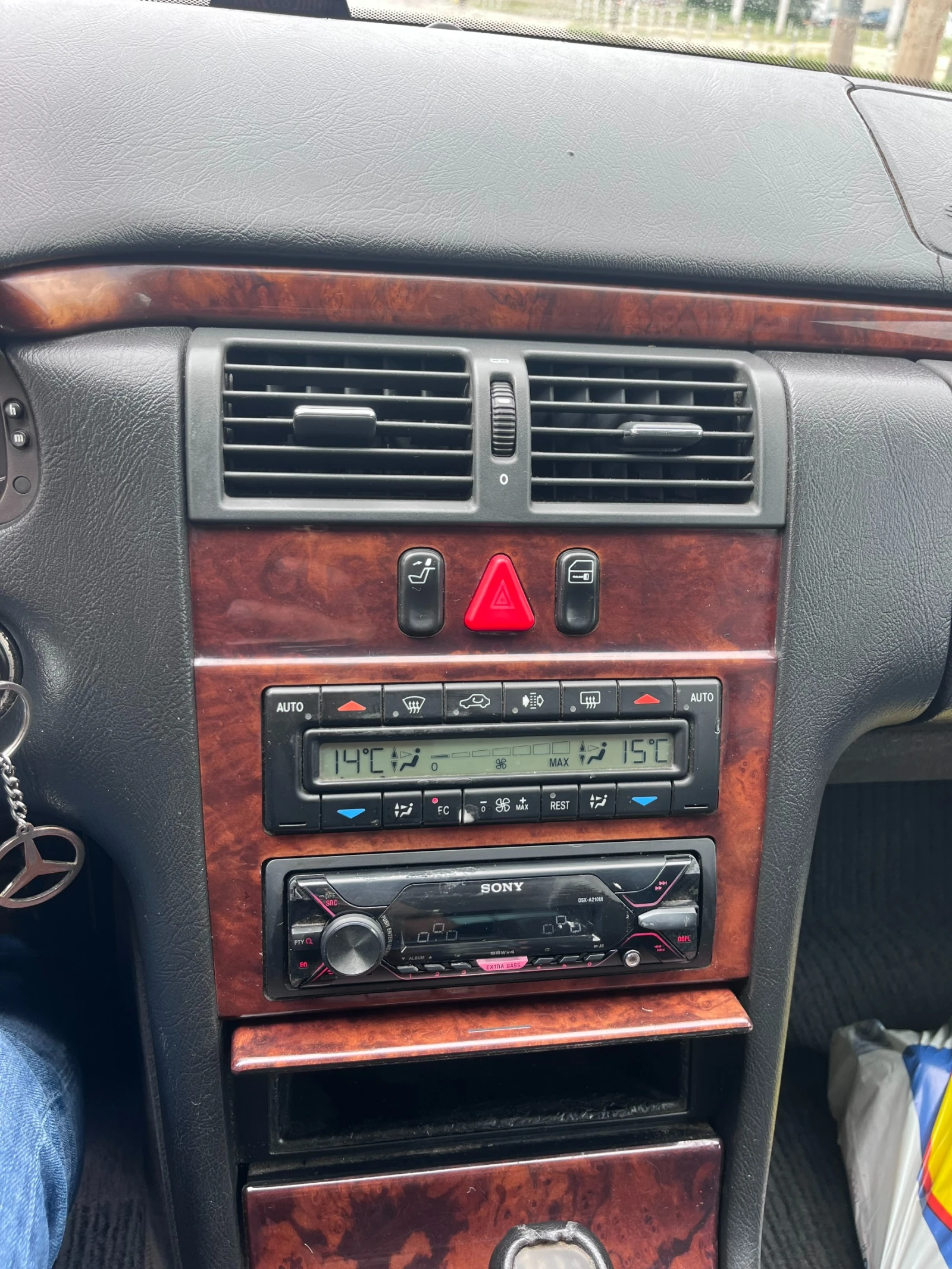 Mercedes-Benz E 200 Kompressor, снимка 8 - Автомобили и джипове - 54882794