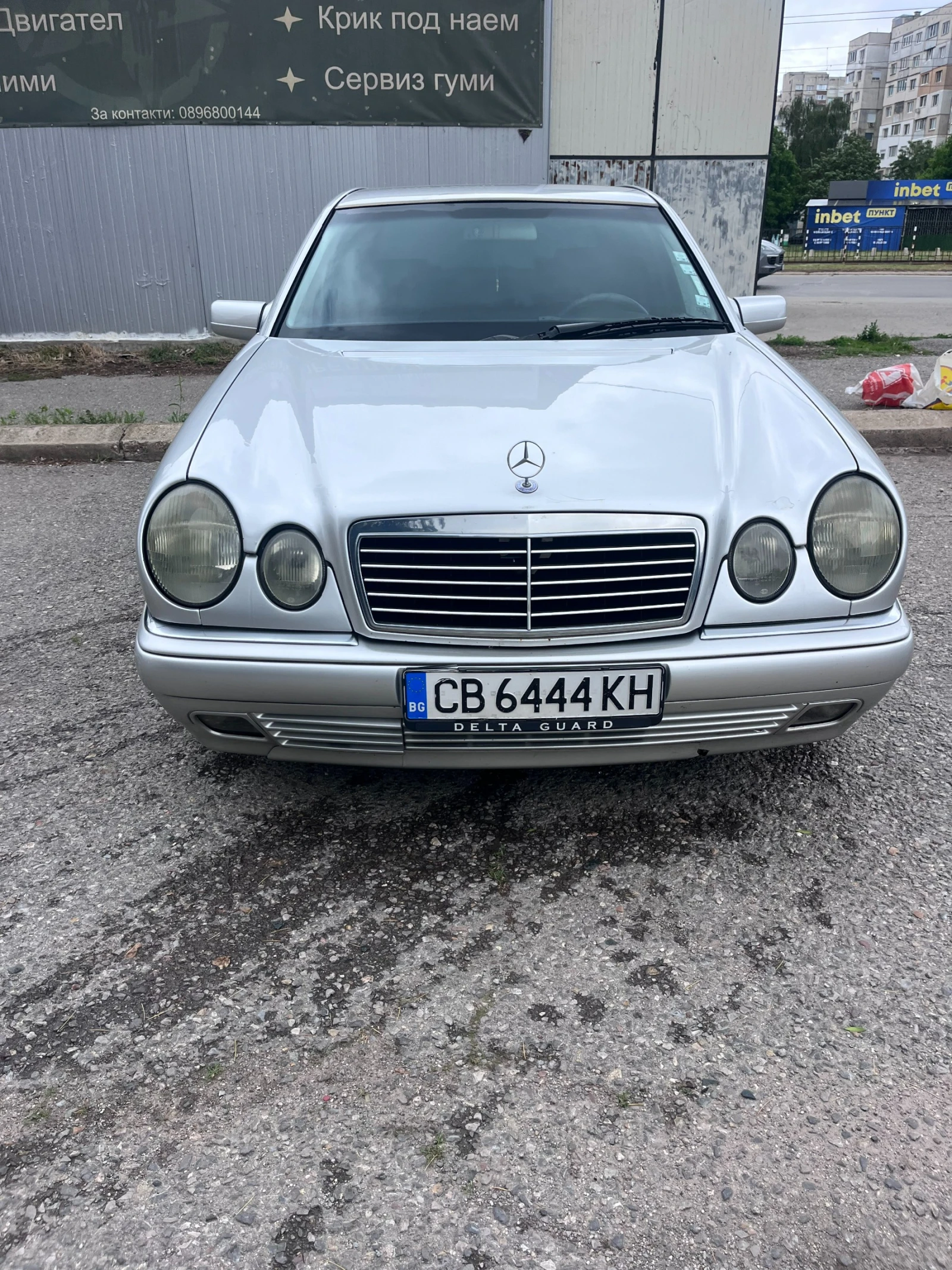 Mercedes-Benz E 200 Kompressor, снимка 2 - Автомобили и джипове - 54882794