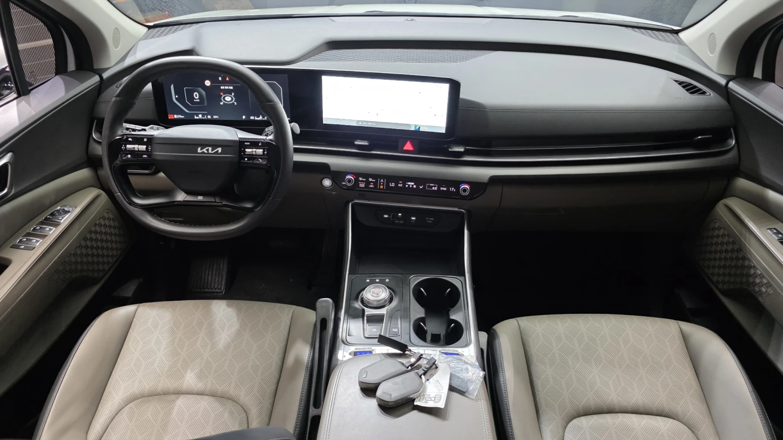 Kia Carnival BLIND SPOT* ПОДГРЕВ ВОЛАН* КРАЙНА ЦЕНА, снимка 7 - Автомобили и джипове - 55595096