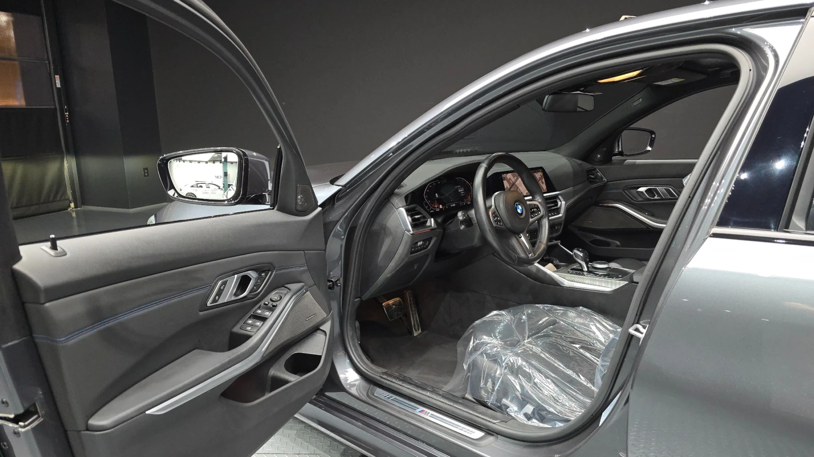 BMW 320 i M Sport | Laser Lights | HUD | 360  | Adaptive C, снимка 8 - Автомобили и джипове - 55836009