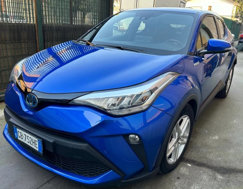 Toyota C-HR 1.8/116000км/Keyless/Подгрев/Сервизна история, снимка 1 - Автомобили и джипове - 48167171